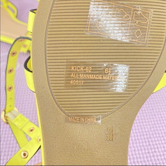 Bamboo Kick 62 Pyramid Stud Gladiator Sandals 6.5 Yellow Square Toe - Picture 9 of 11
